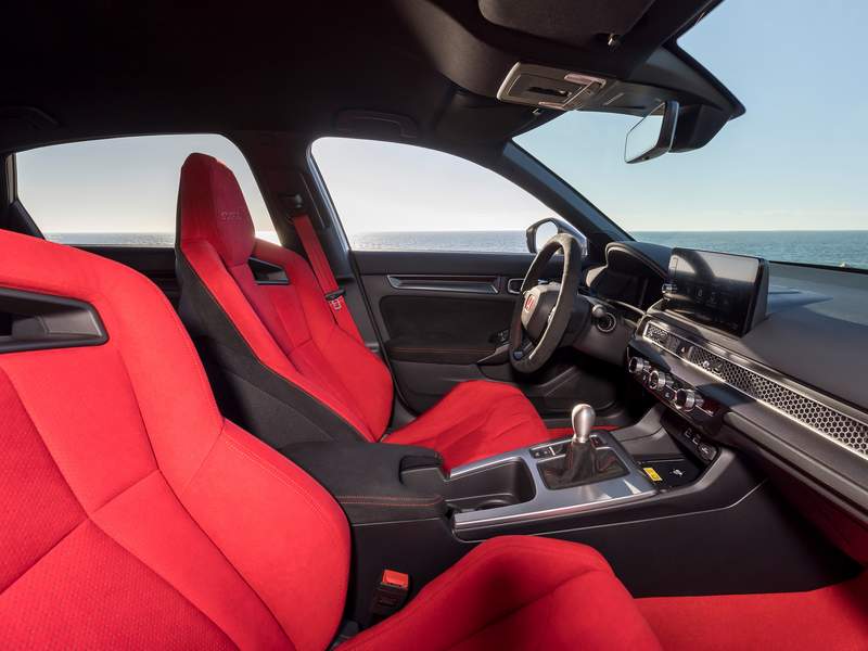 honda-civic-type-r-intern-2