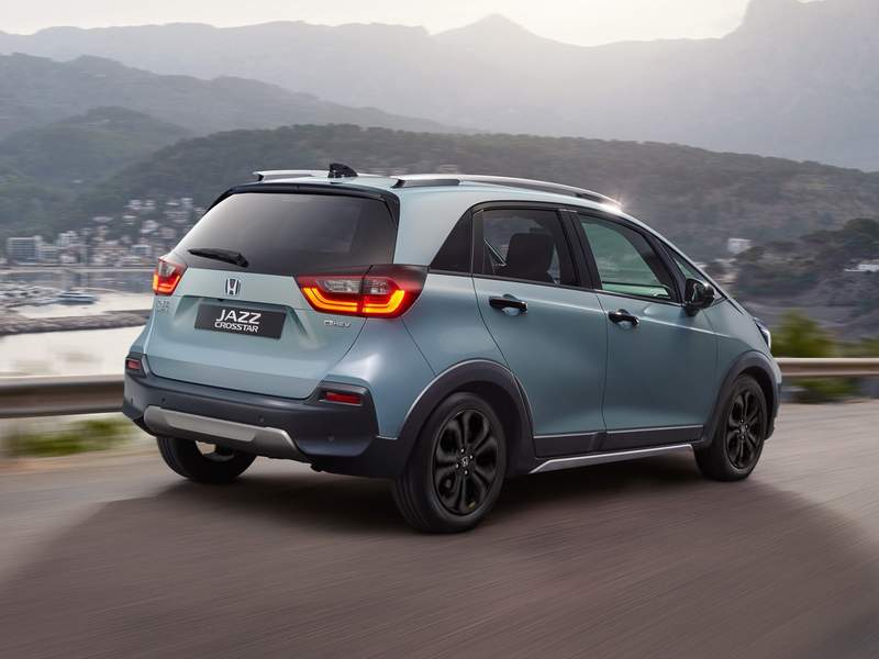 honda-jazz-crosstar-back-view